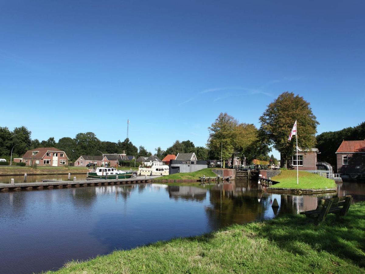 Cozy Holiday Home By The Canal In Dwingeloo Exterior photo