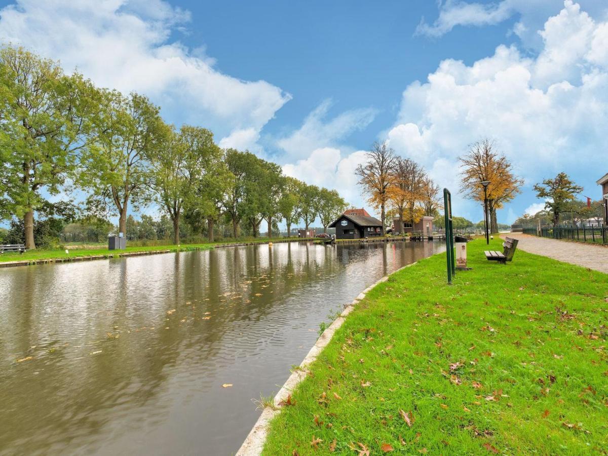 Cozy Holiday Home By The Canal In Dwingeloo Exterior photo